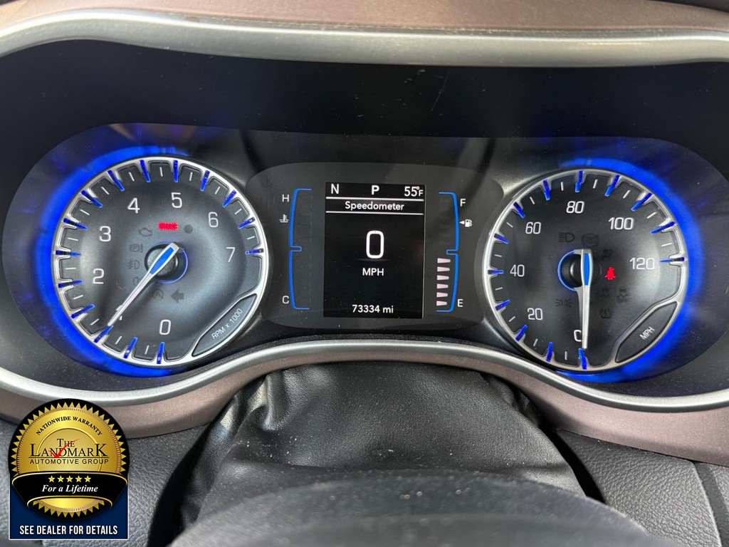 Chrysler Voyager Vehicle Full-screen Gallery Image 12