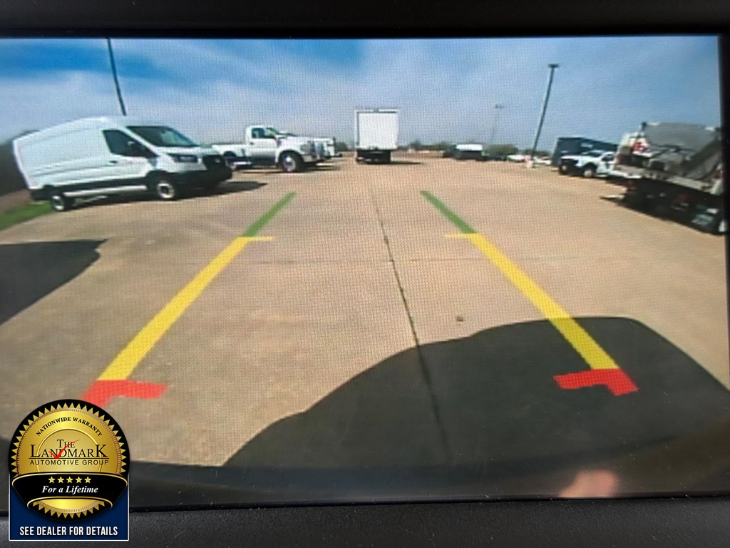 Chrysler Voyager Vehicle Full-screen Gallery Image 13