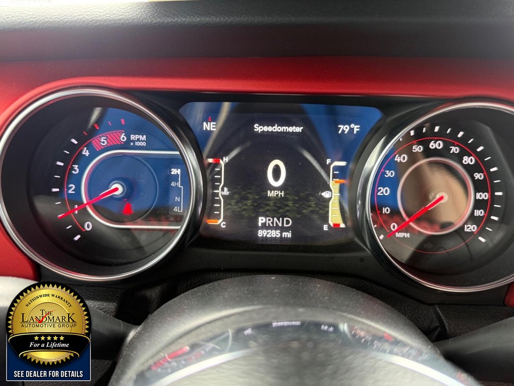 Jeep Wrangler Vehicle Full-screen Gallery Image 12