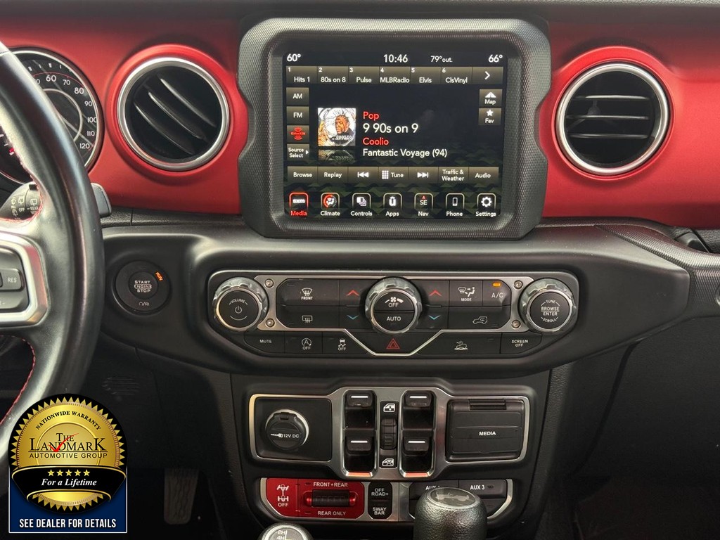 Jeep Wrangler Vehicle Full-screen Gallery Image 17
