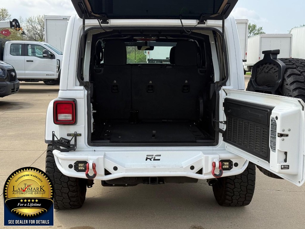 Jeep Wrangler Vehicle Full-screen Gallery Image 18