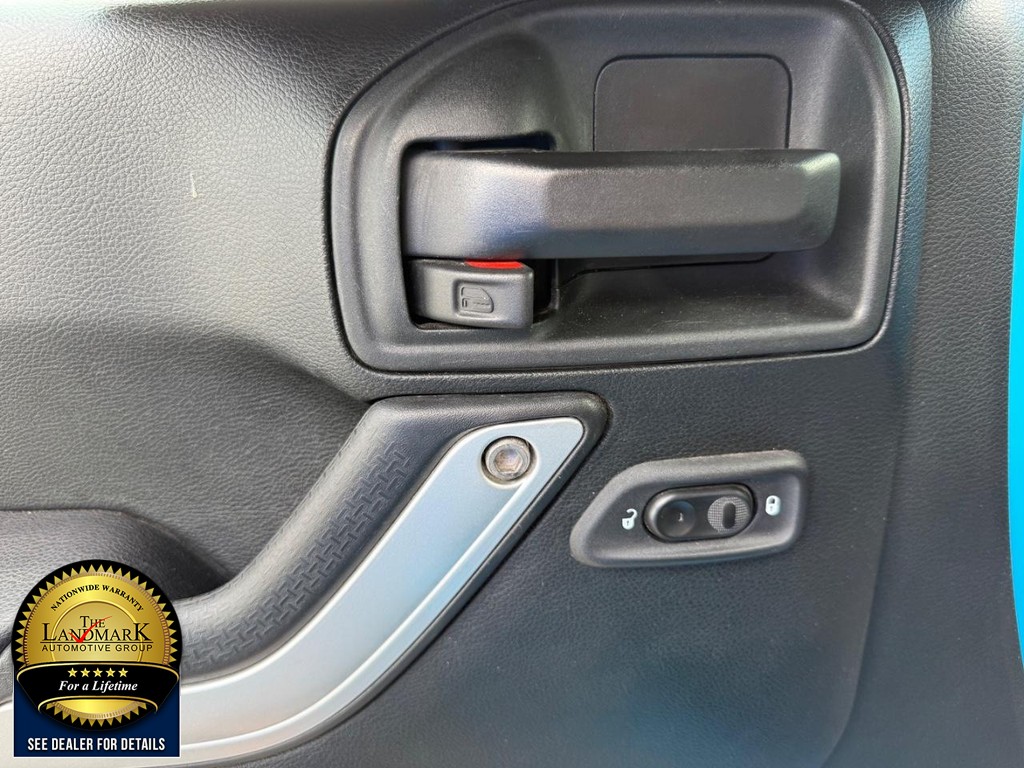Jeep Wrangler JK Unlimited Vehicle Full-screen Gallery Image 8