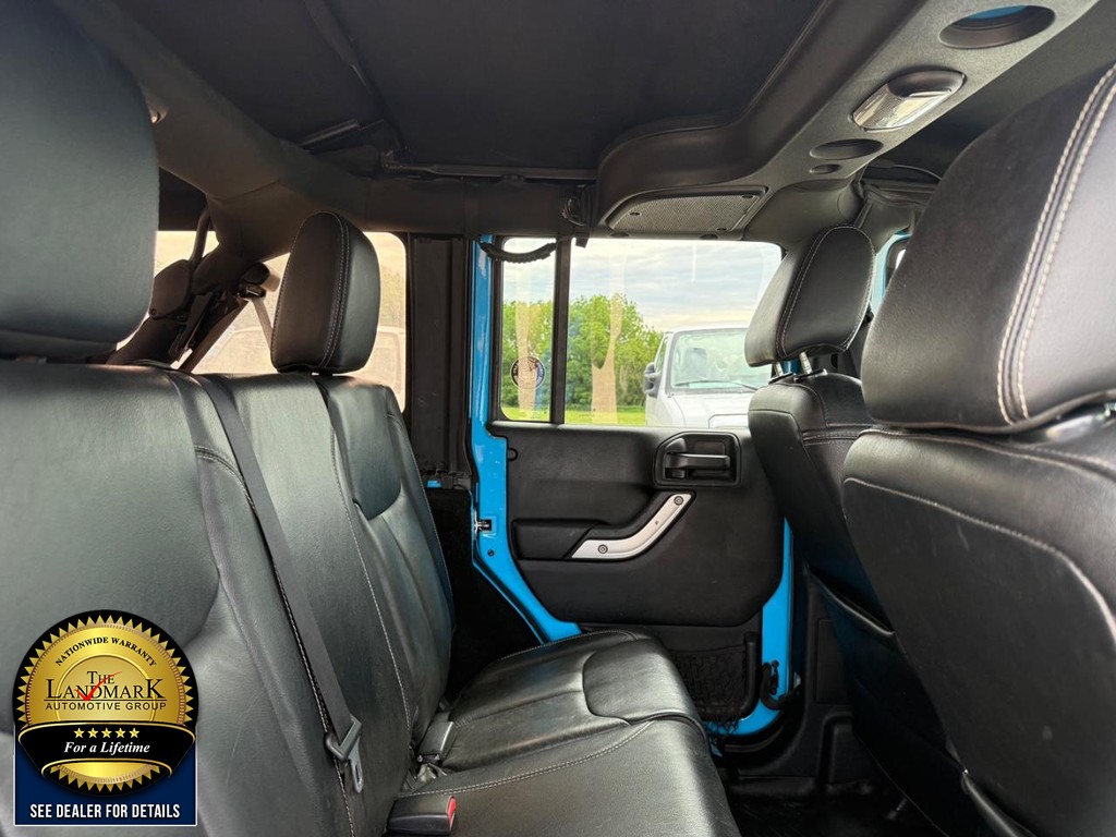 Jeep Wrangler JK Unlimited Vehicle Full-screen Gallery Image 16