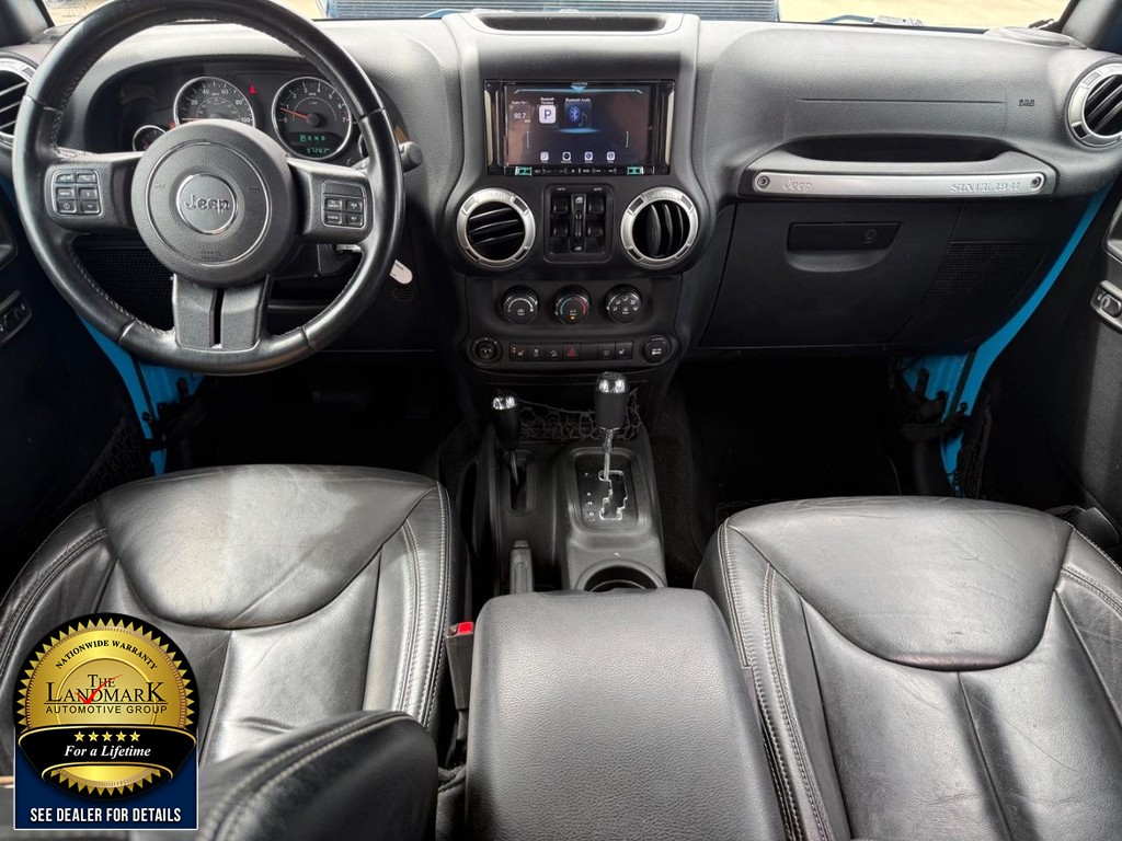 Jeep Wrangler JK Unlimited Vehicle Full-screen Gallery Image 17