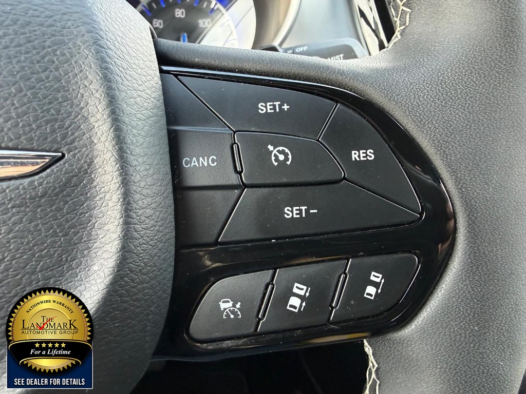 Chrysler Pacifica Vehicle Full-screen Gallery Image 11