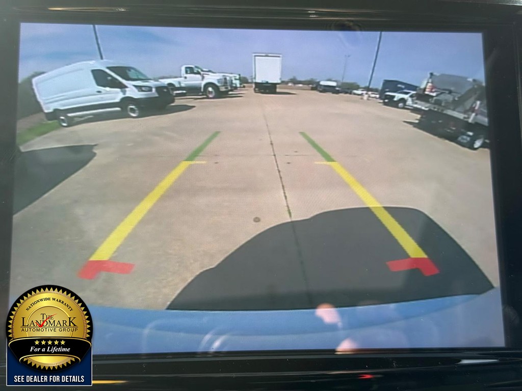 Chrysler Pacifica Vehicle Full-screen Gallery Image 13