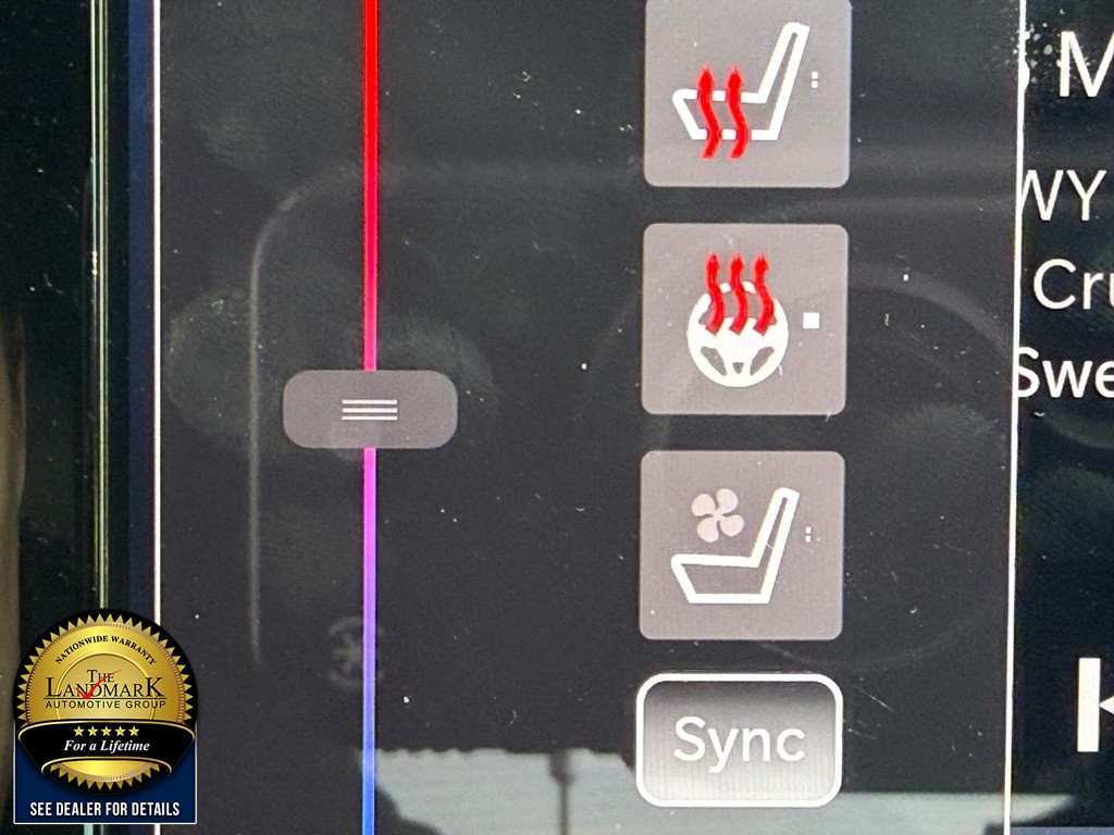 Chrysler Pacifica Vehicle Full-screen Gallery Image 14