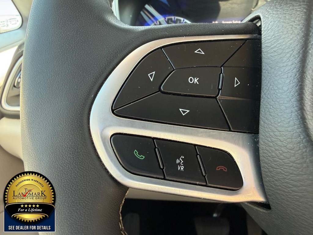 Chrysler Pacifica Vehicle Full-screen Gallery Image 10