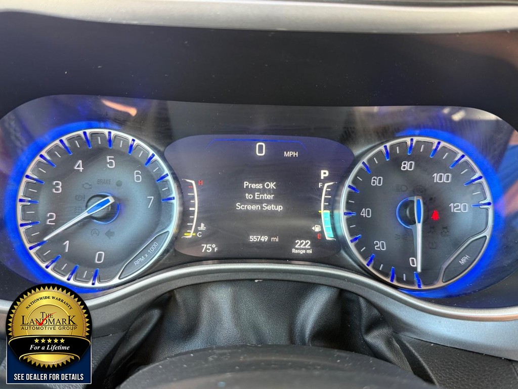Chrysler Pacifica Vehicle Full-screen Gallery Image 12