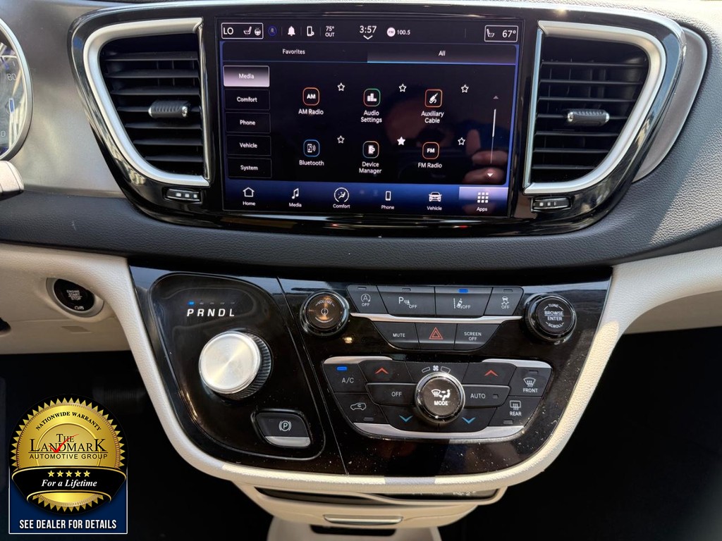 Chrysler Pacifica Vehicle Full-screen Gallery Image 20