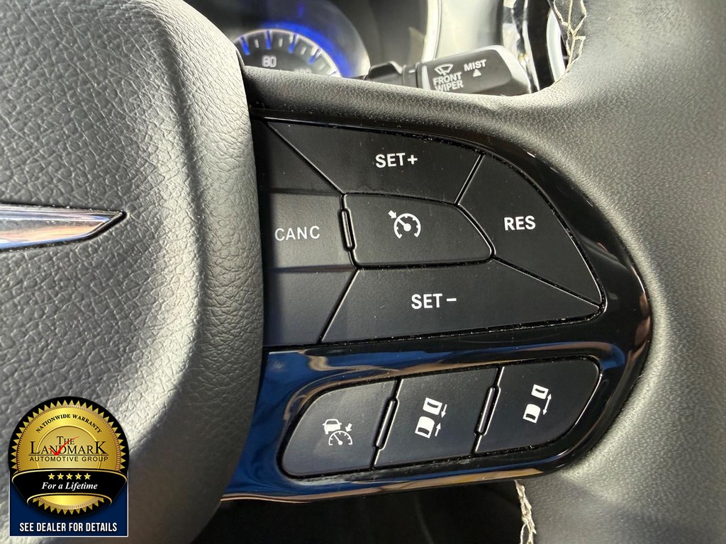 Chrysler Pacifica Vehicle Full-screen Gallery Image 11