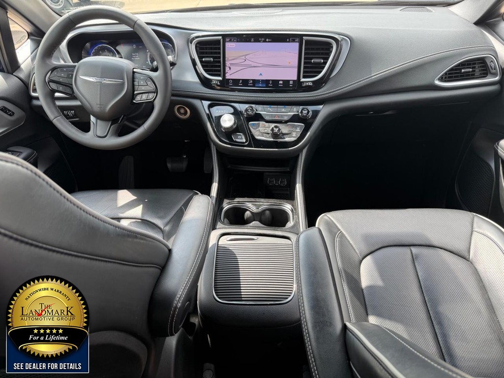 Chrysler Pacifica Vehicle Full-screen Gallery Image 20