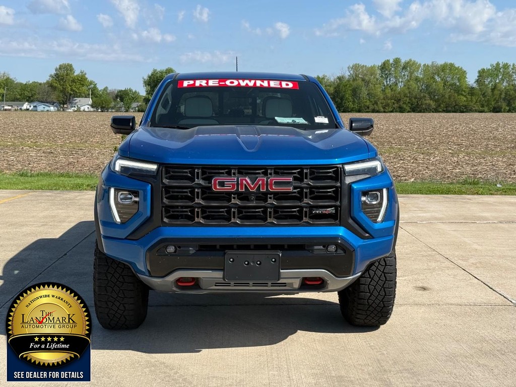 GMC Canyon Vehicle Full-screen Gallery Image 02