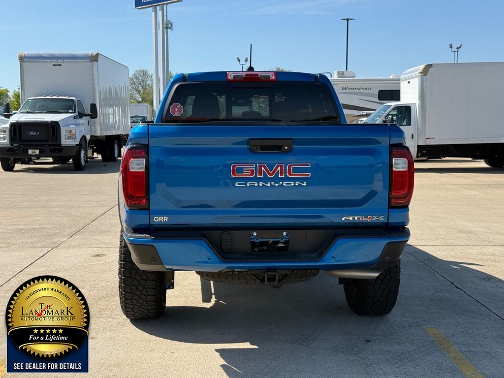 GMC Canyon Vehicle Full-screen Gallery Image 06