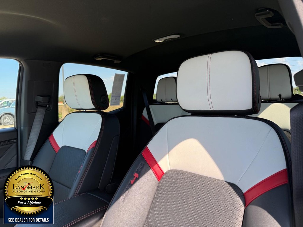 GMC Canyon Vehicle Full-screen Gallery Image 09