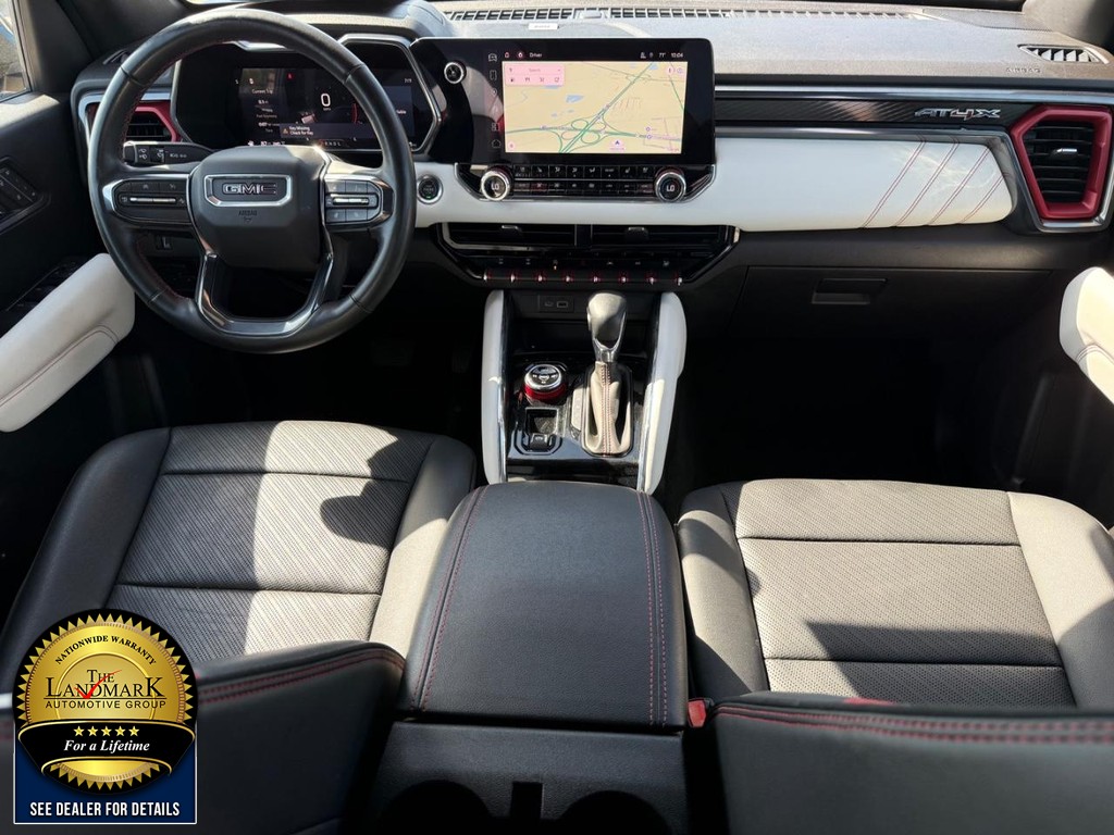 GMC Canyon Vehicle Full-screen Gallery Image 17