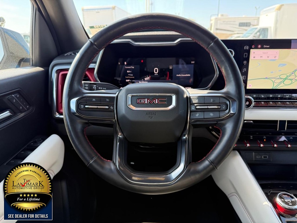 GMC Canyon Vehicle Full-screen Gallery Image 18