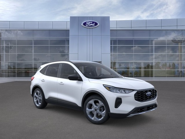 Ford Escape Vehicle Full-screen Gallery Image 7
