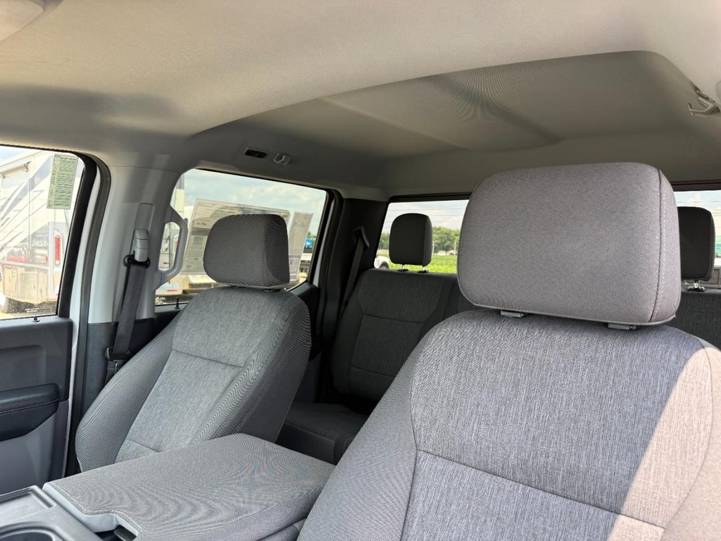 Ford Super Duty F-250 SRW Vehicle Full-screen Gallery Image 9