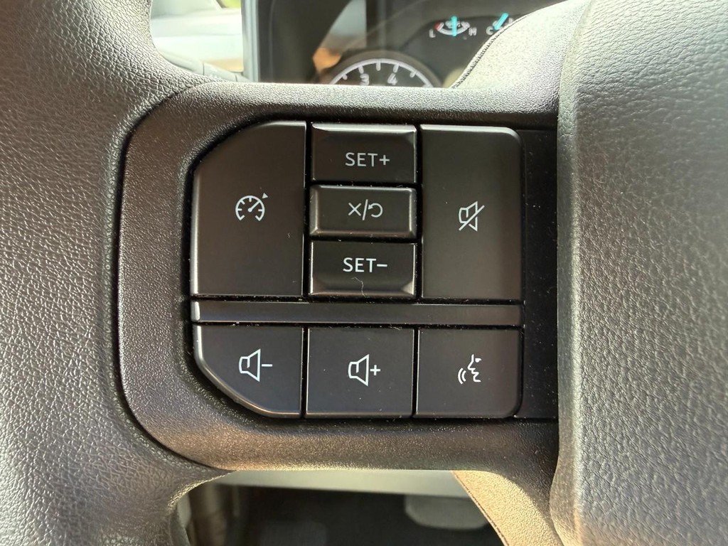 Ford Super Duty F-250 SRW Vehicle Full-screen Gallery Image 10