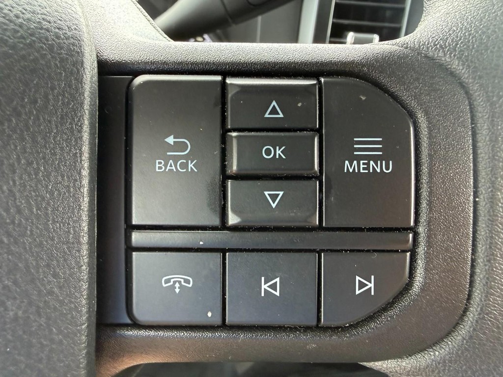 Ford Super Duty F-250 SRW Vehicle Full-screen Gallery Image 11