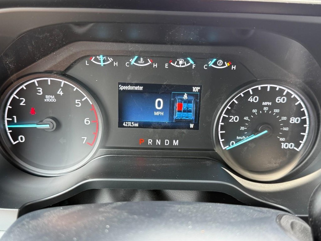Ford Super Duty F-250 SRW Vehicle Full-screen Gallery Image 12