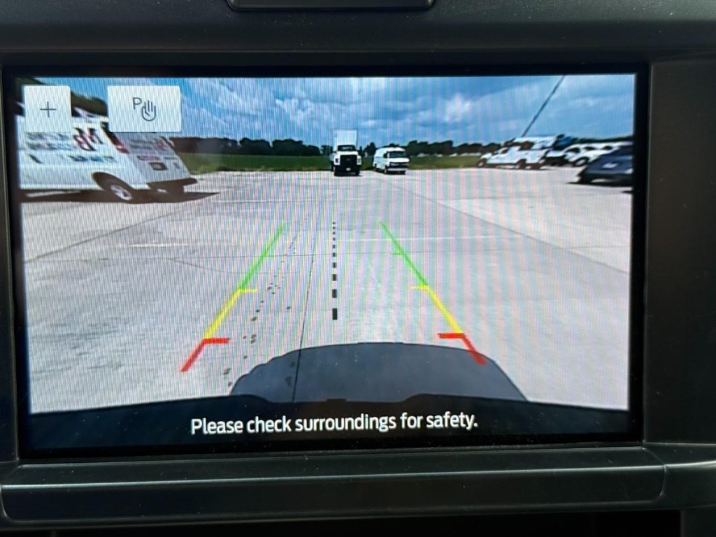 Ford Super Duty F-250 SRW Vehicle Full-screen Gallery Image 13