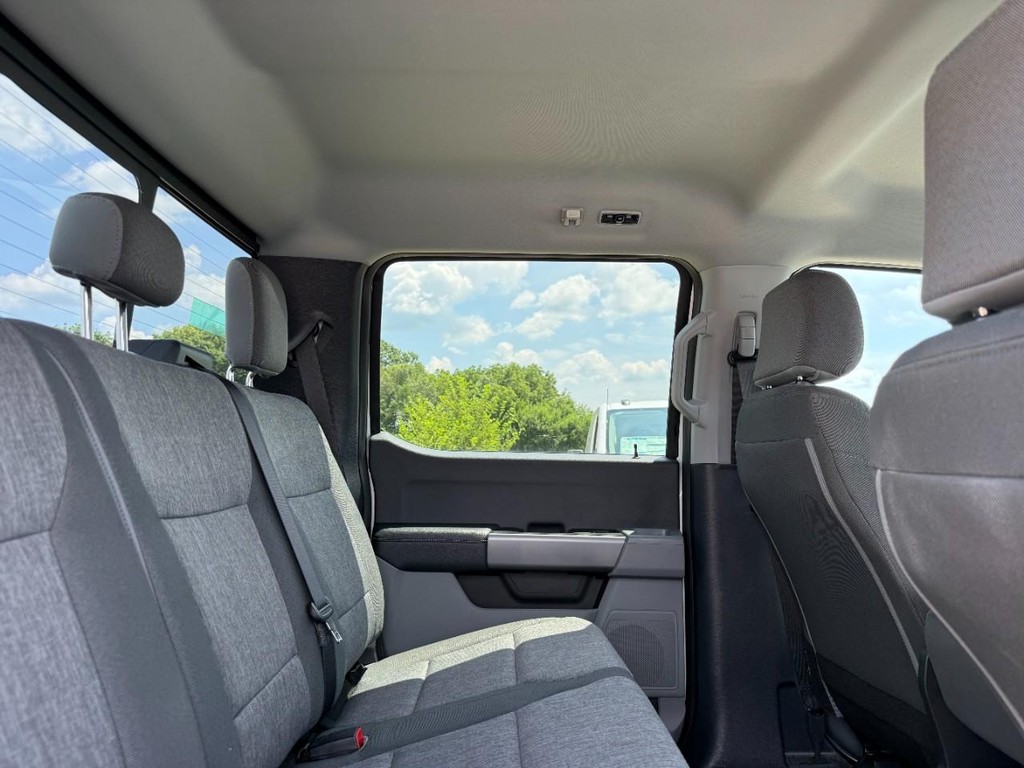 Ford Super Duty F-250 SRW Vehicle Full-screen Gallery Image 14