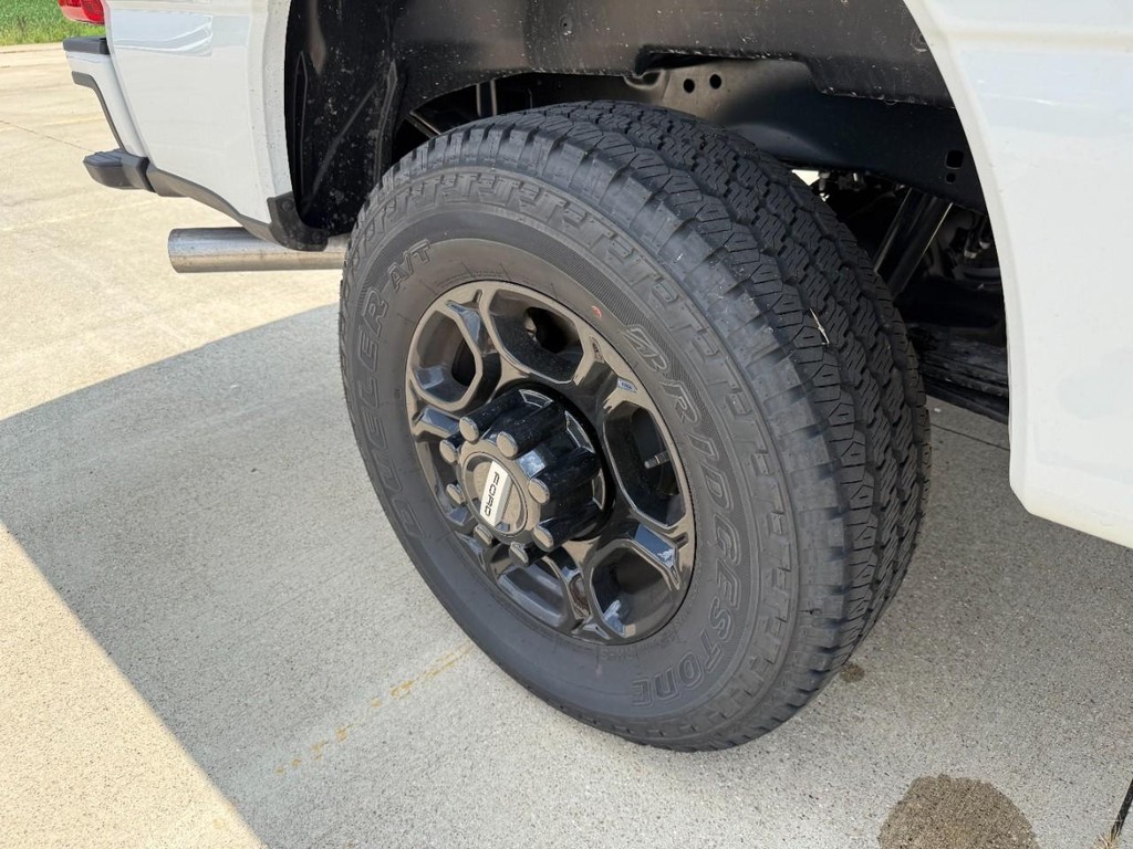 Ford Super Duty F-250 SRW Vehicle Full-screen Gallery Image 19