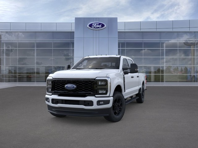 Ford F-250SD Vehicle Full-screen Gallery Image 2