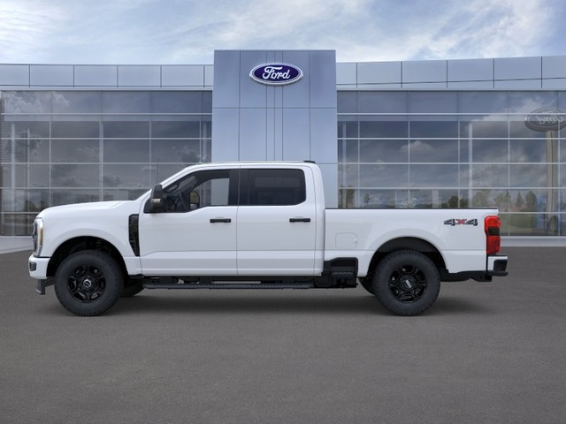 Ford F-250SD Vehicle Full-screen Gallery Image 3