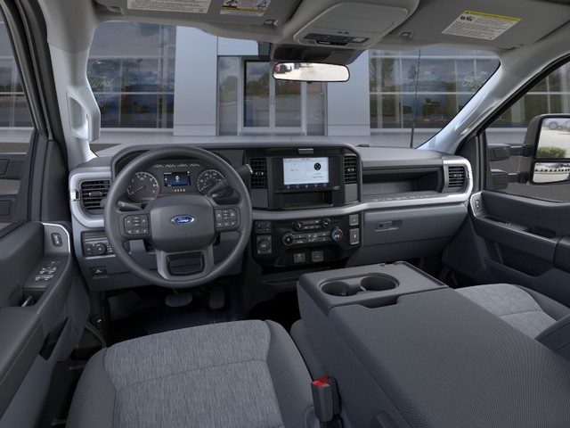 Ford F-250SD Vehicle Full-screen Gallery Image 9