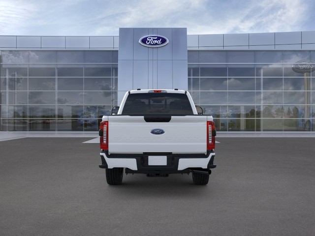 Ford F-250SD Vehicle Full-screen Gallery Image 5
