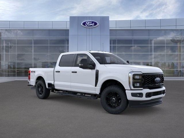 Ford F-250SD Vehicle Full-screen Gallery Image 7