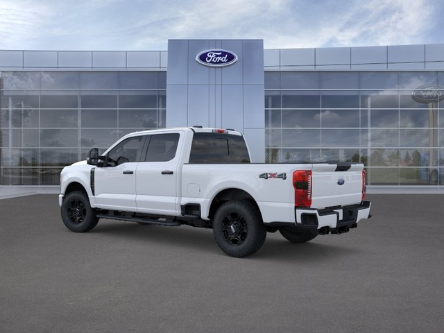 Ford F-250SD Vehicle Full-screen Gallery Image 4