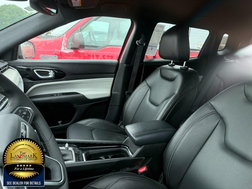Jeep Compass Vehicle Full-screen Gallery Image 3