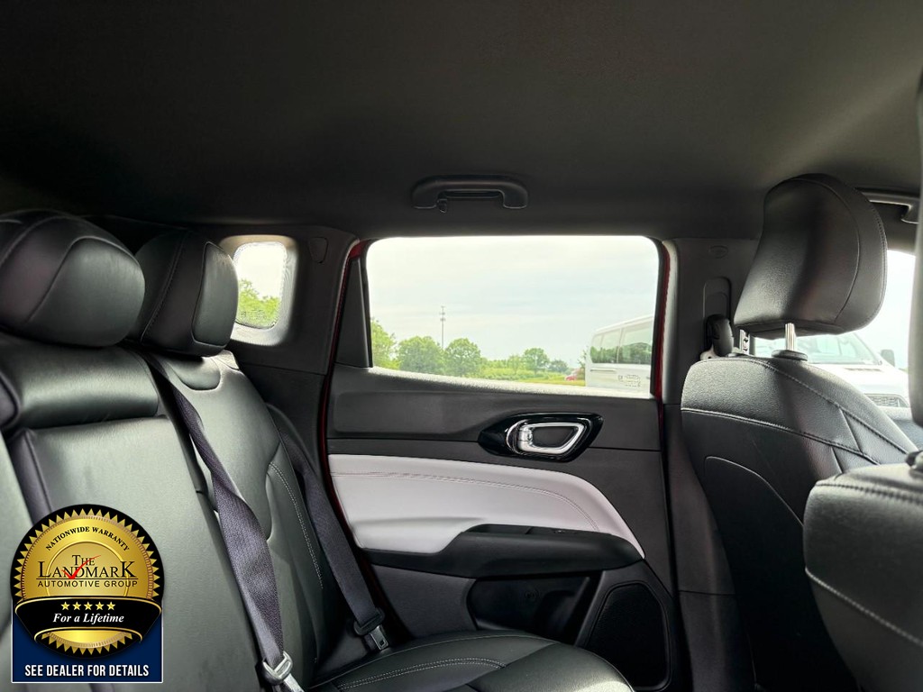 Jeep Compass Vehicle Full-screen Gallery Image 15