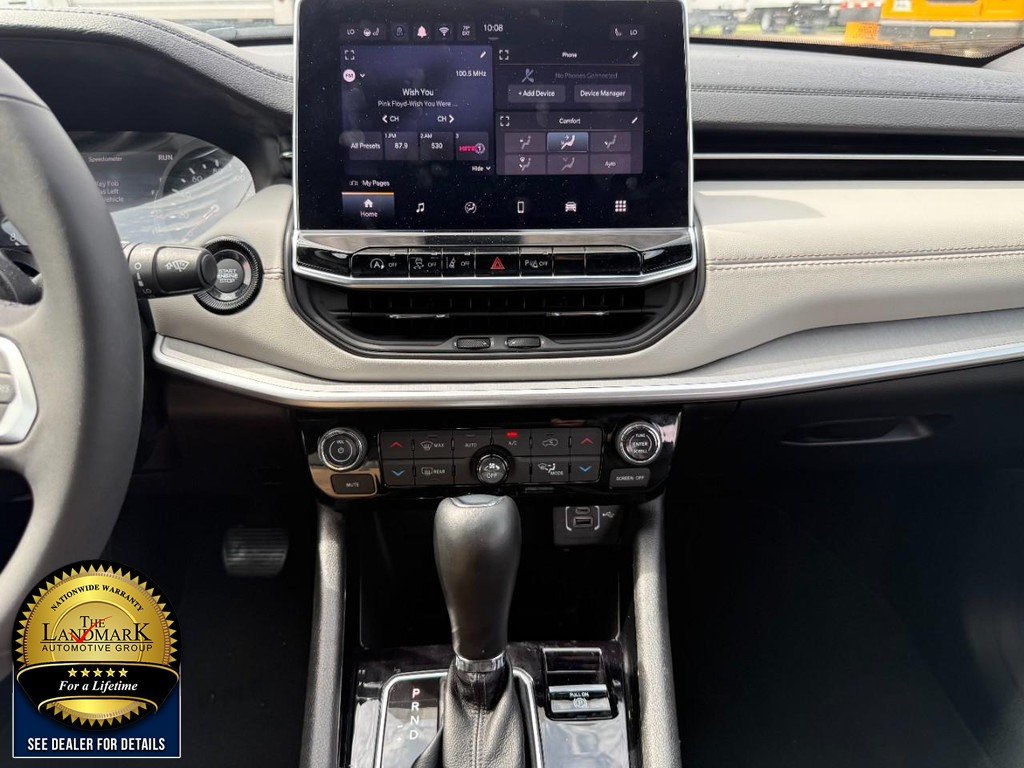Jeep Compass Vehicle Full-screen Gallery Image 16