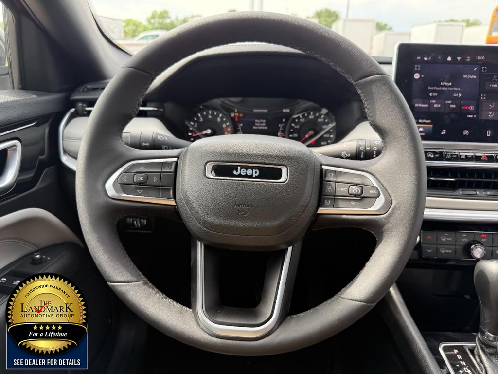 Jeep Compass Vehicle Full-screen Gallery Image 17