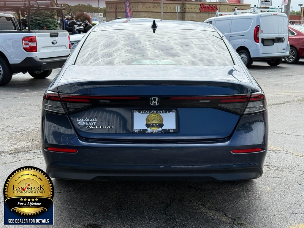 Honda Accord Sedan Vehicle Full-screen Gallery Image 6