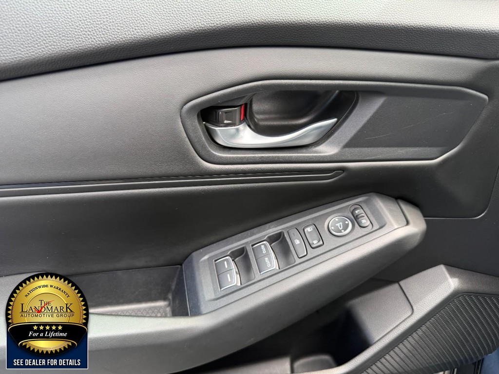 Honda Accord Sedan Vehicle Full-screen Gallery Image 8