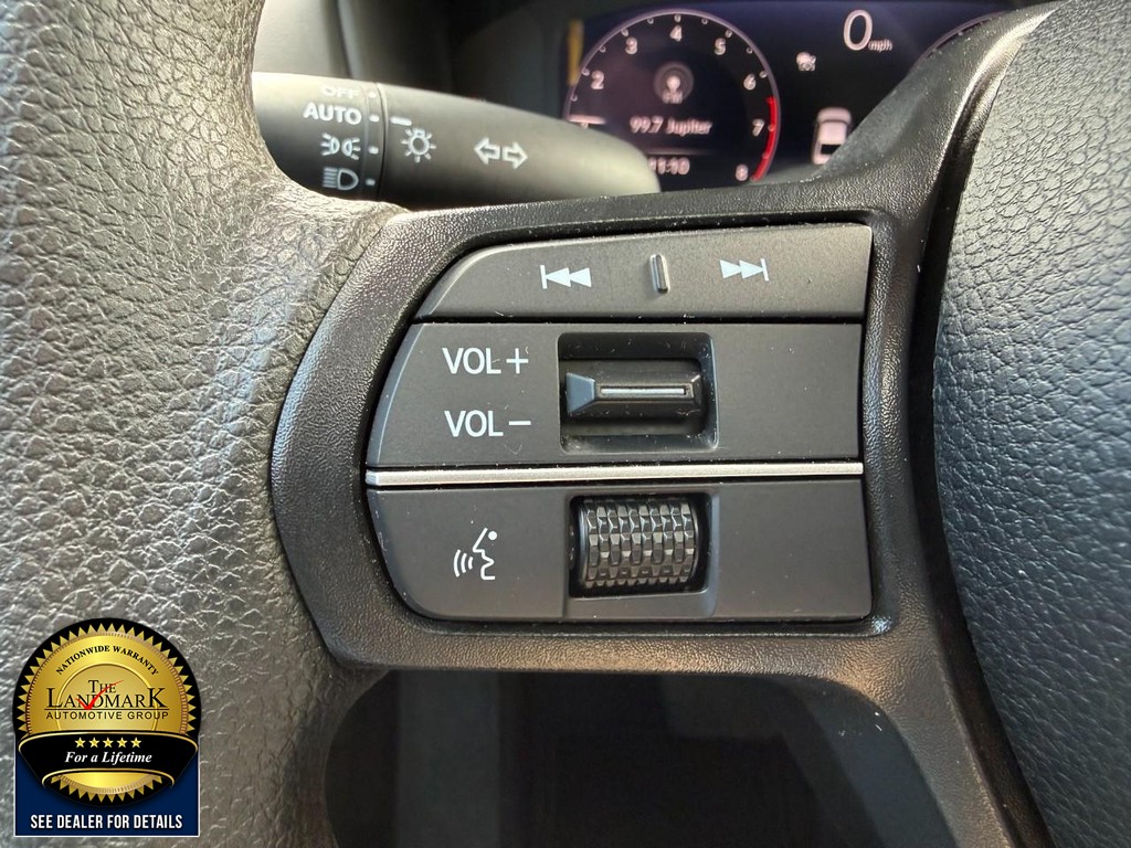 Honda Accord Sedan Vehicle Full-screen Gallery Image 10