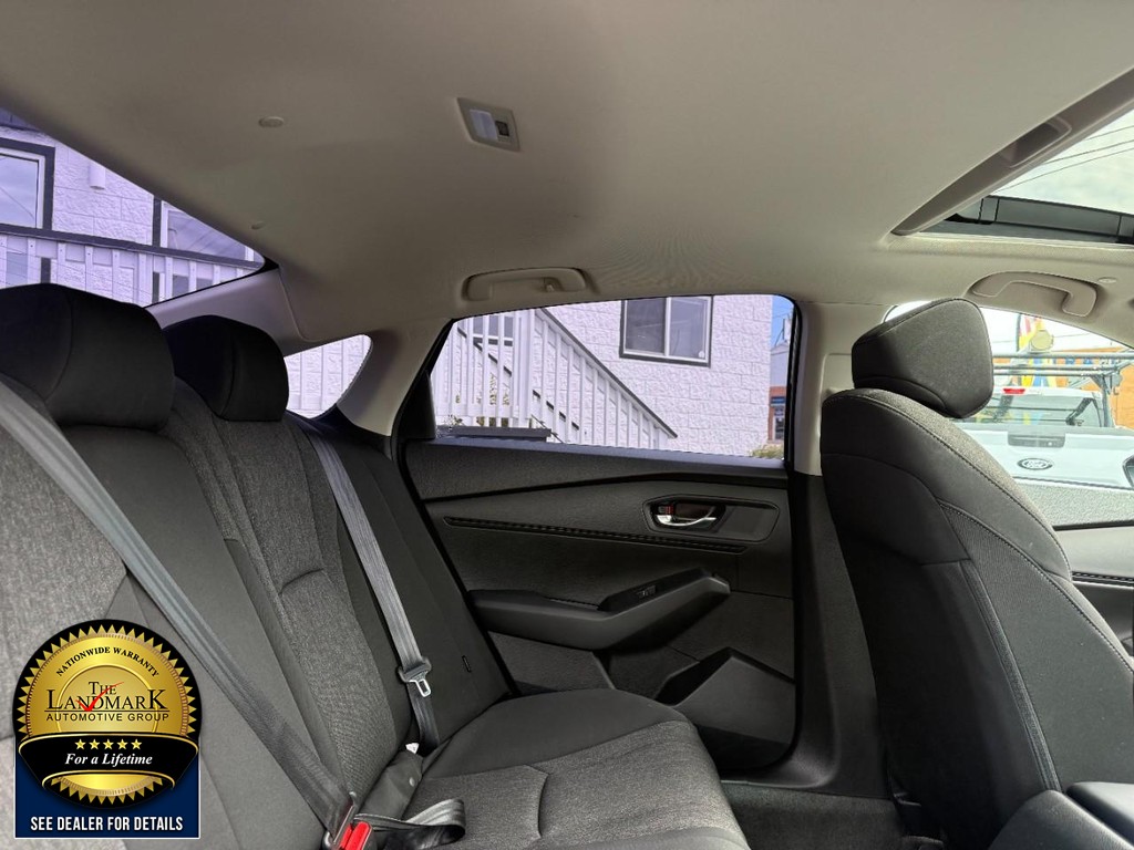Honda Accord Sedan Vehicle Full-screen Gallery Image 15