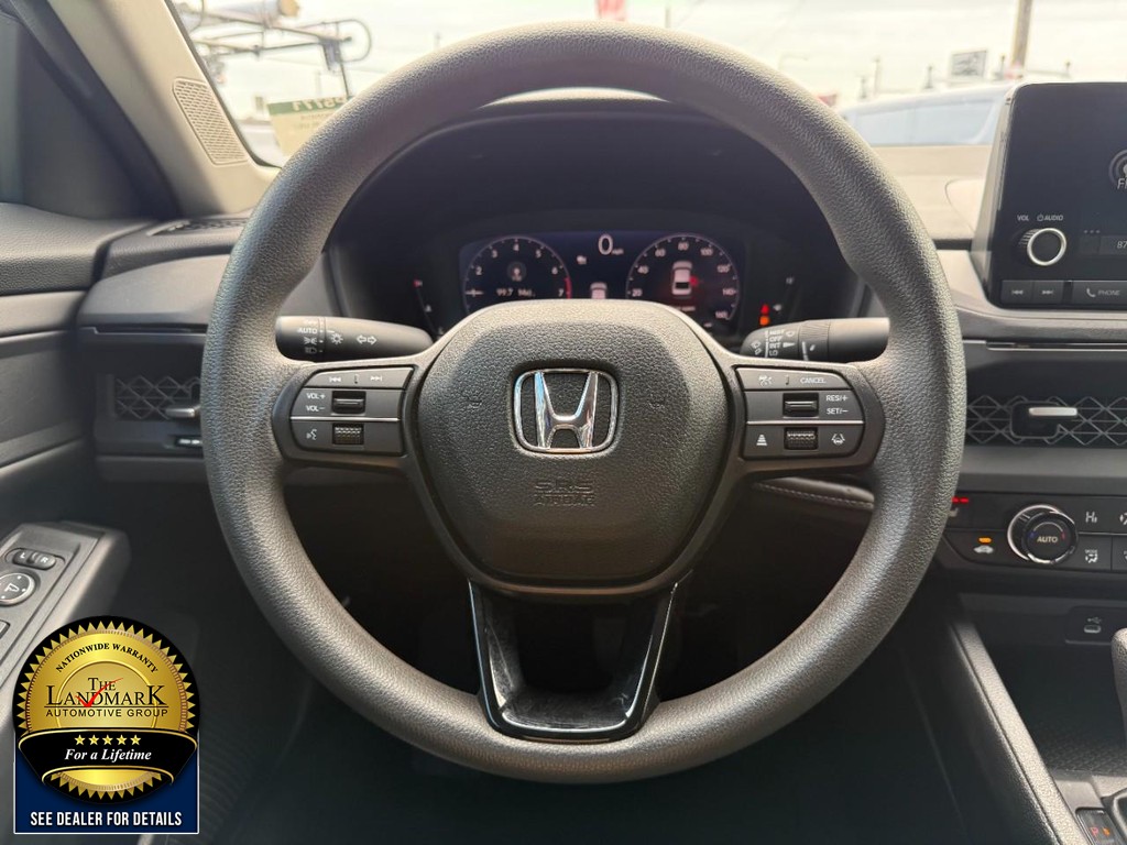 Honda Accord Sedan Vehicle Full-screen Gallery Image 17
