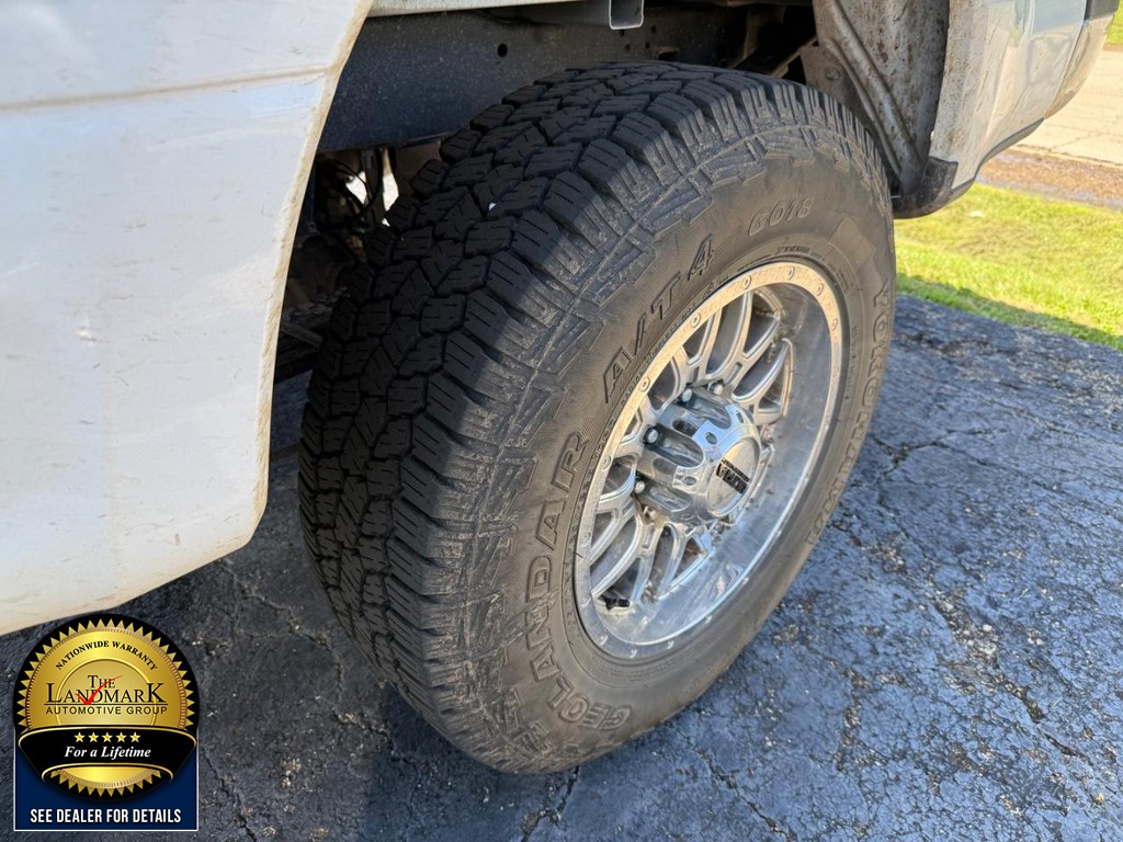 Ford Super Duty F-250 SRW Vehicle Full-screen Gallery Image 4