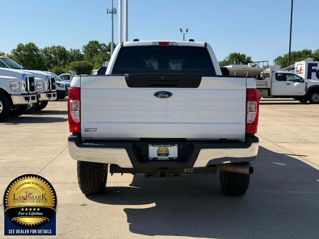 Ford Super Duty F-250 SRW Vehicle Full-screen Gallery Image 6