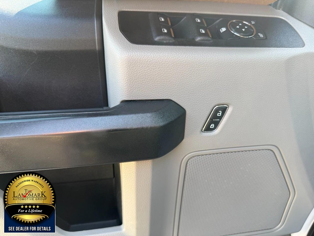 Ford Super Duty F-250 SRW Vehicle Full-screen Gallery Image 8
