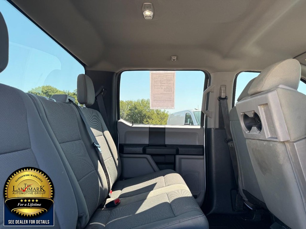 Ford Super Duty F-250 SRW Vehicle Full-screen Gallery Image 14