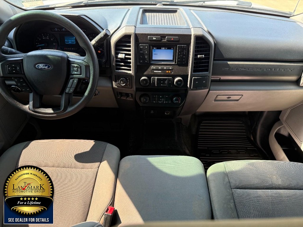 Ford Super Duty F-250 SRW Vehicle Full-screen Gallery Image 15