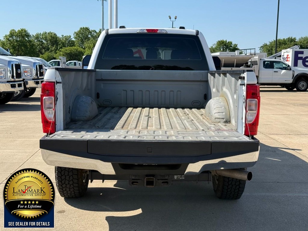 Ford Super Duty F-250 SRW Vehicle Full-screen Gallery Image 18